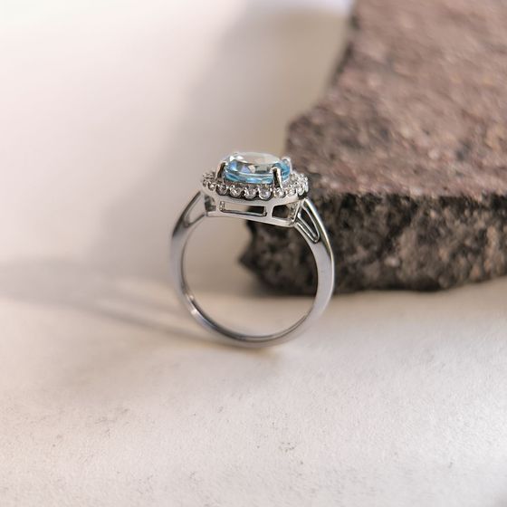 Серебряное кольцо с топазом 2.737ct