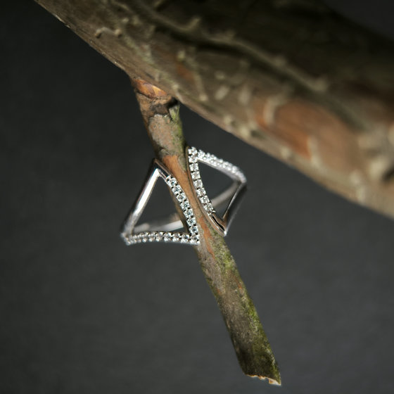 Серебряное кольцо с фианитами 0.36ct