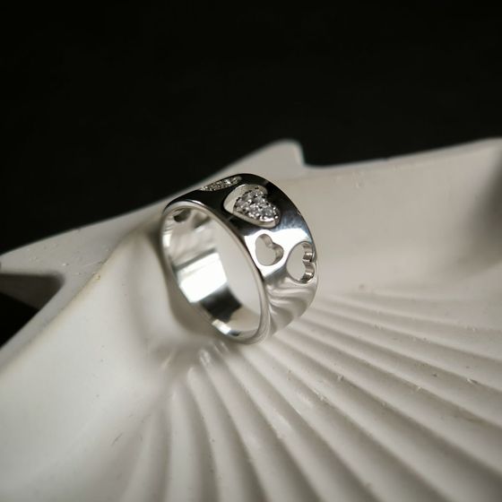 Серебряное кольцо с фианитами