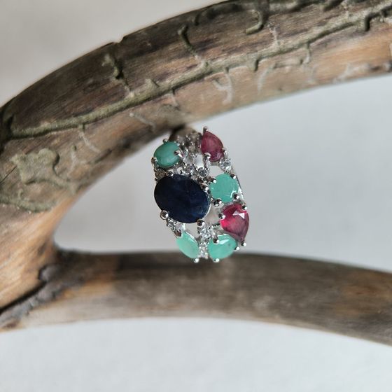 Серебряное кольцо с сапфиром, рубином, изумрудом