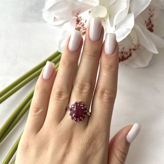 Серебряное кольцо с рубином 5.59ct