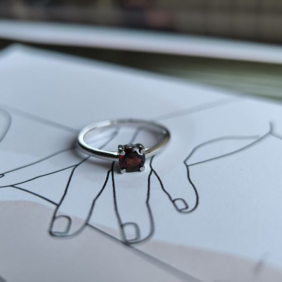 Серебряное кольцо с гранатом 0.595ct