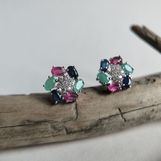 Серебряные серьги с сапфиром 3.567ct, рубином, изумрудом