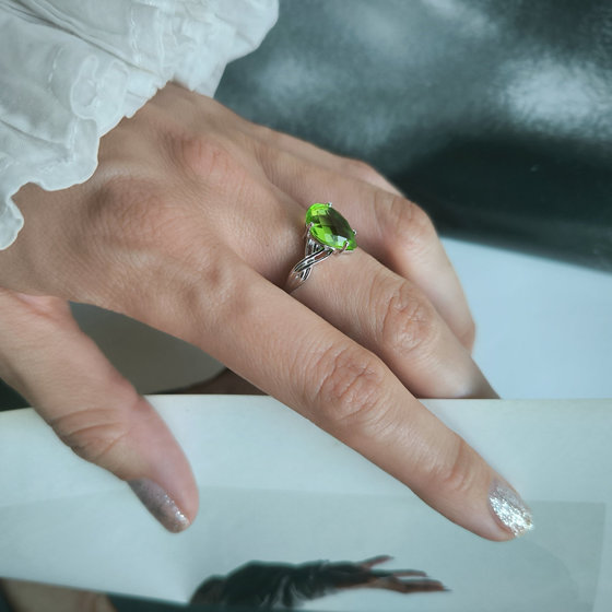 Серебряное кольцо с хризолітом 3.095ct