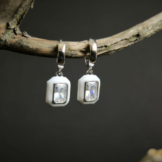 Серебряные серьги с фианитами, емаллю