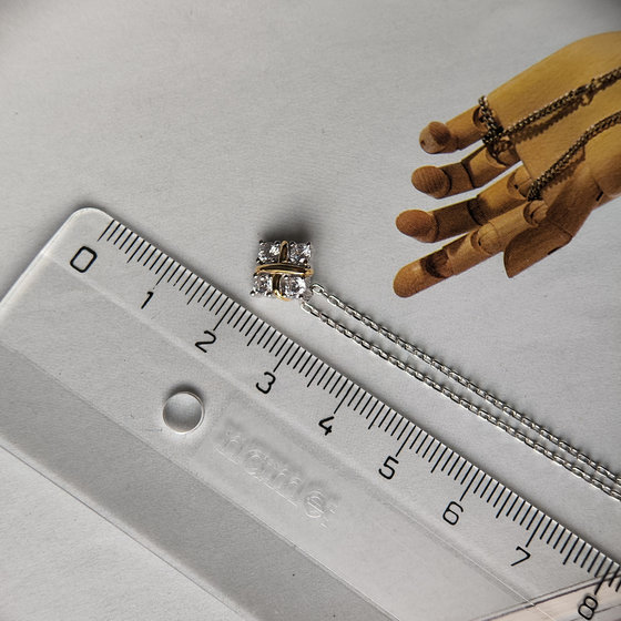 Серебряное колье с фианитами