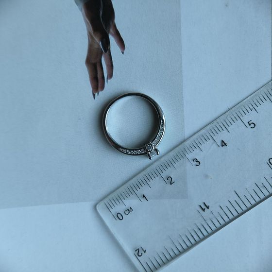 Серебряное кольцо с фианитами