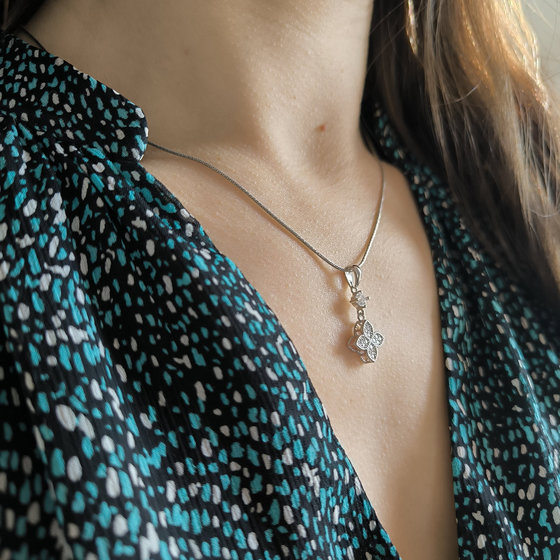 Серебряная подвеска с фианитами