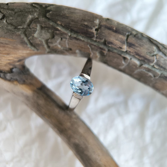 Серебряное кольцо с топазом 1.442ct