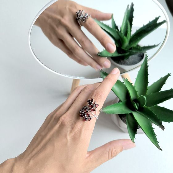 Серебряное кольцо с гранатом 4.117ct