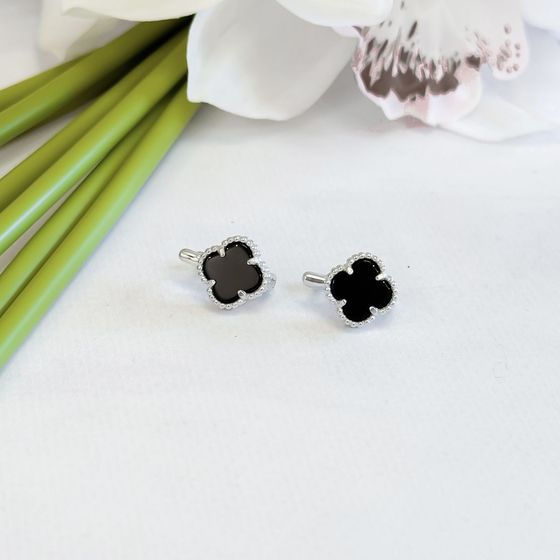 Серебряные серьги с ониксом