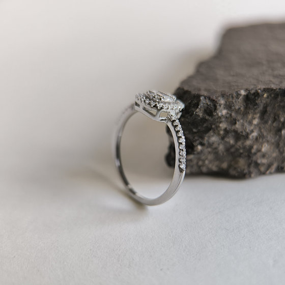 Серебряное кольцо с фианитами