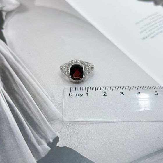 Серебряное кольцо с гранатом 4.08ct