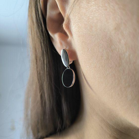 Серебряные серьги с ониксом