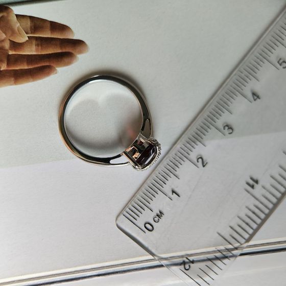 Серебряное кольцо с гранатом 1.682ct