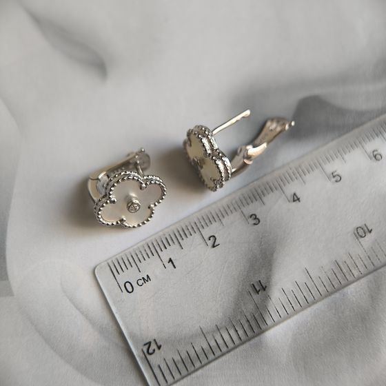 Серебряные серьги с перламутром, фианитами Серебряные серьги с перламутром, фианитами