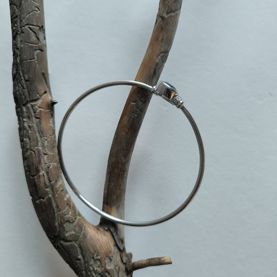 Серебряный браслет с сапфиром 3.171ct, фианитами