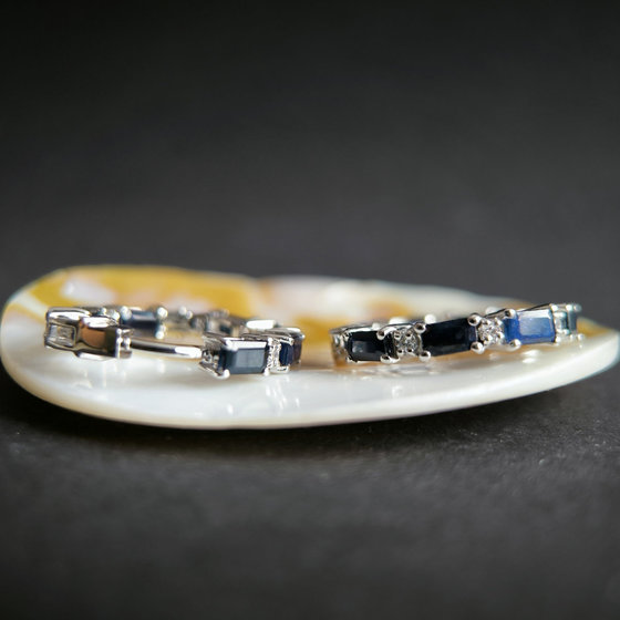 Серебряные серьги с сапфиром 6.112ct, фианитами