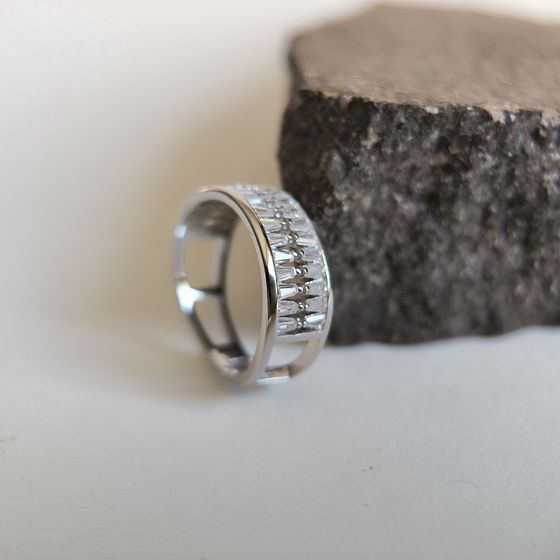 Серебряное кольцо с фианитами