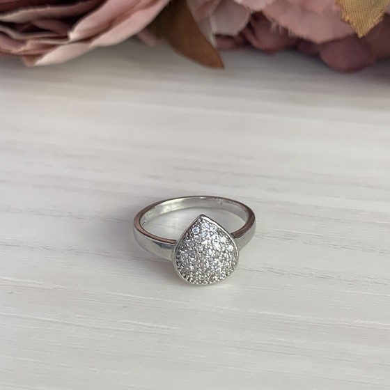 Серебряное кольцо с фианитами Серебряное кольцо с фианитами