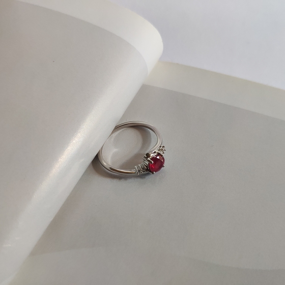 Серебряное кольцо с рубином 0.752ct