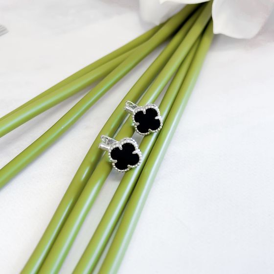 Серебряные серьги с ониксом