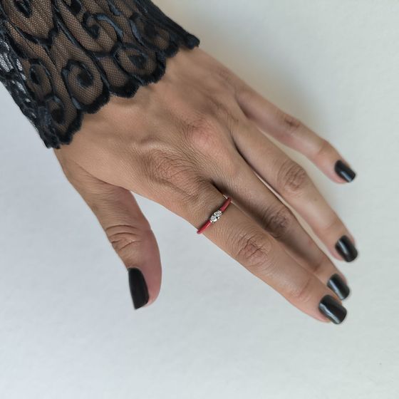 Серебряное кольцо с фианитами, емаллю