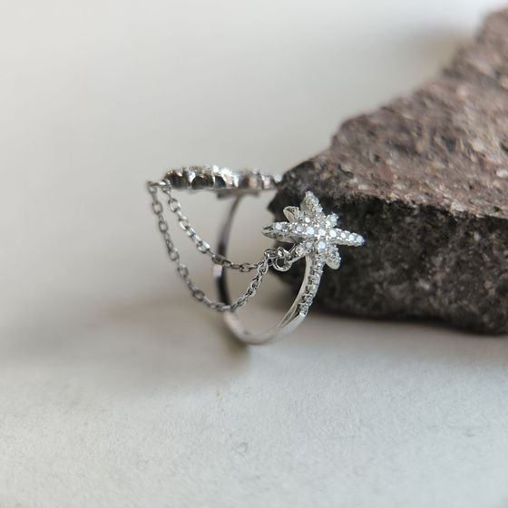 Серебряное кольцо с фианитами Серебряное кольцо с фианитами