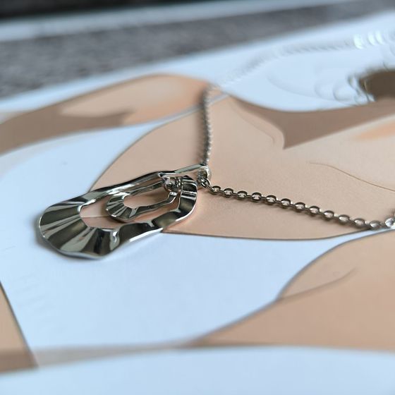 Серебряное колье без камней