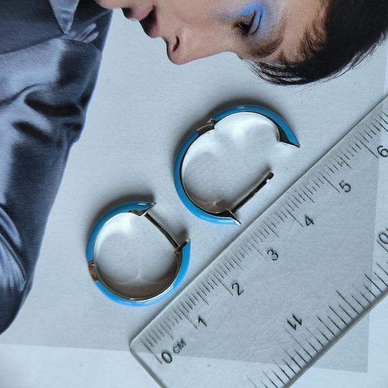 Серебряные серьги с фианитами, емаллю