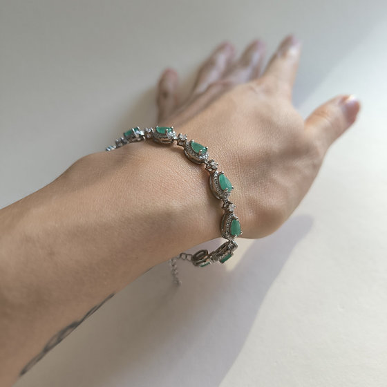 Серебряный браслет с изумрудом 7.445ct