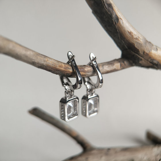 Серебряные серьги с фианитами