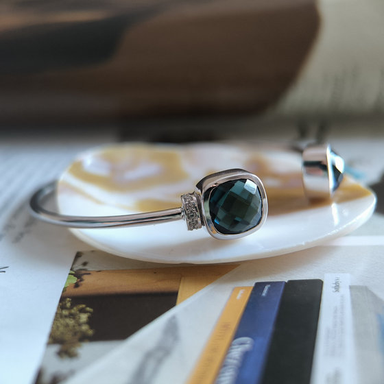 Серебряный браслет с топазом Лондон Блю 7.433ct, фианитами