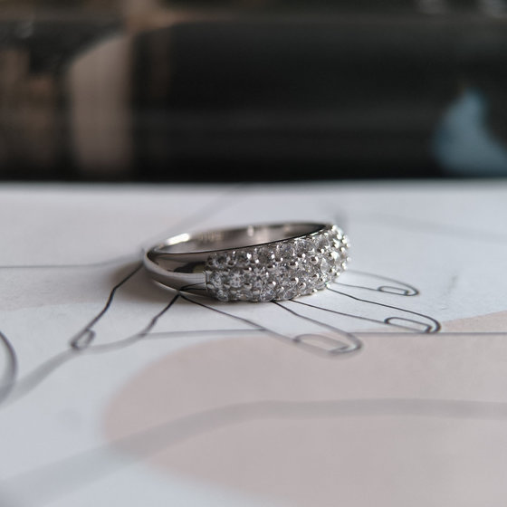 Серебряное кольцо с фианитами