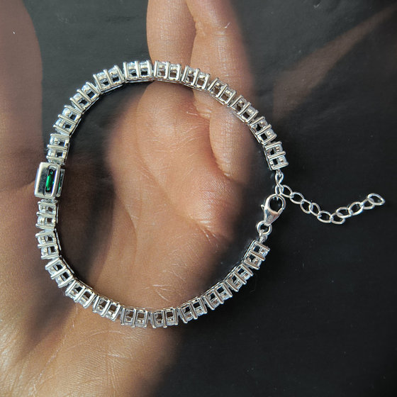 Серебряный браслет с изумрудом nano 9.533ct