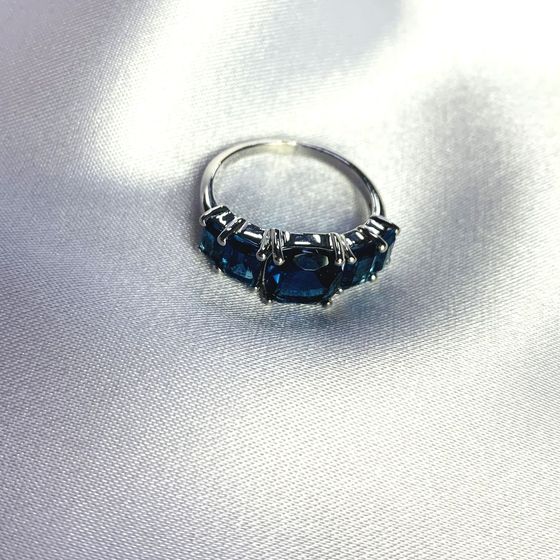 Серебряное кольцо с топазом Лондон Блю