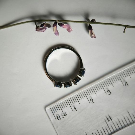 Серебряное кольцо с сапфиром