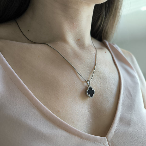 Серебряная подвеска с ониксом, фианитами