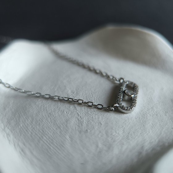 Серебряное колье с фианитами