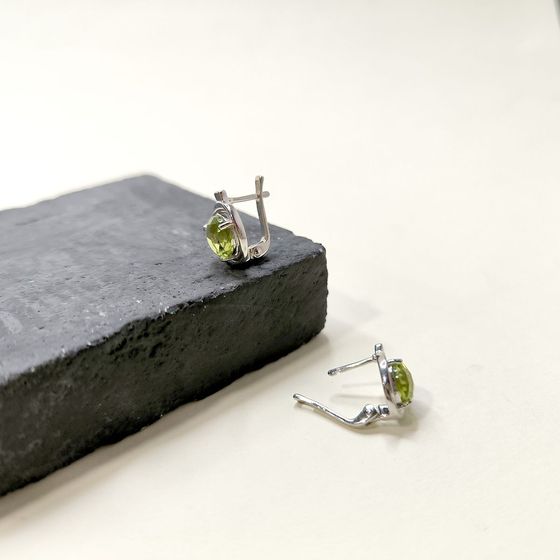 Серебряные серьги с хризолітом 4.575ct