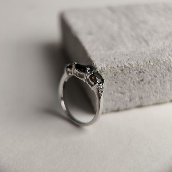 Серебряное кольцо с раухтопазом (дымчатым кварцем) 1.949ct, фианитами