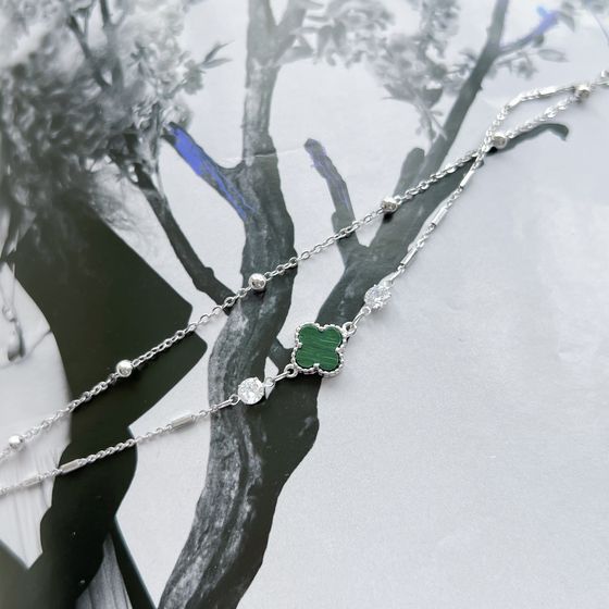 Серебряный браслет с малахитом