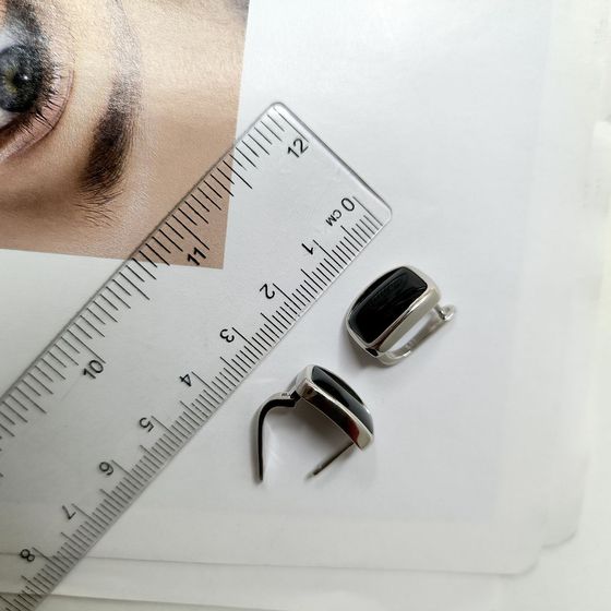 Серебряные серьги с ониксом