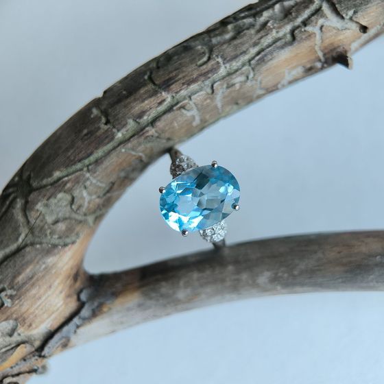 Серебряное кольцо с топазом 7.688ct