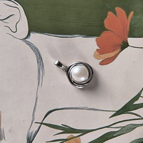 Серебряная подвеска с жемчугом