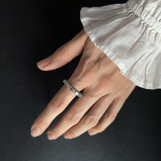 Серебряное кольцо с топазом 2.27ct, фианитами