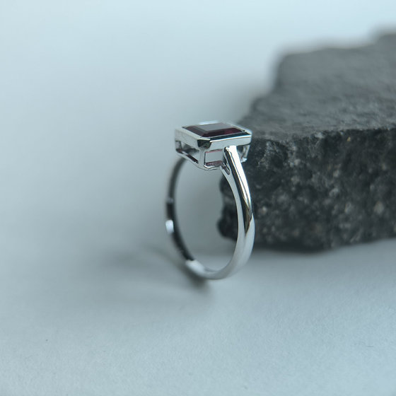Серебряное кольцо с гранатом nano 1.261ct