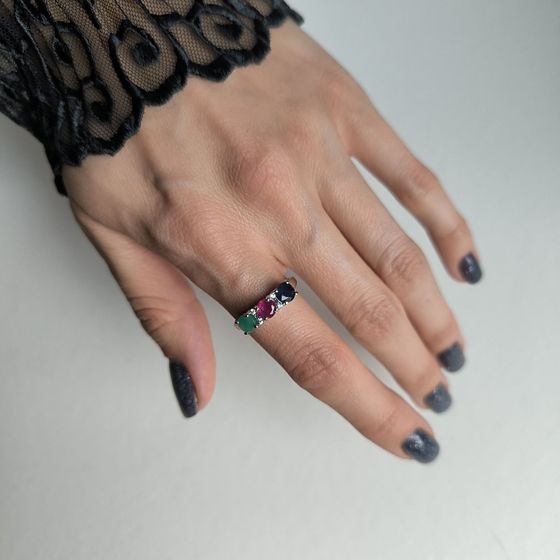 Серебряное кольцо с сапфиром 1.917ct, изумрудом, рубином
