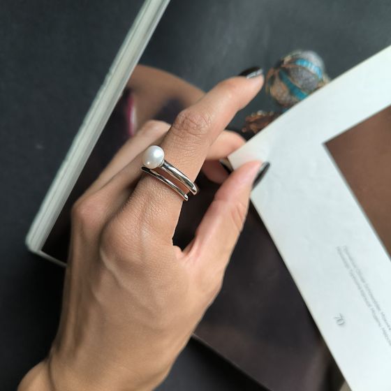 Серебряное кольцо с жемчугом Серебряное кольцо с жемчугом