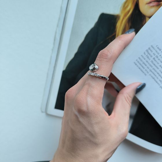 Серебряное кольцо с фианитами